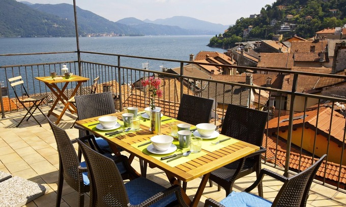 Cannobio Apartment | 4½-room corner maisonette in a central, quiet location with a magnificent roof terrace