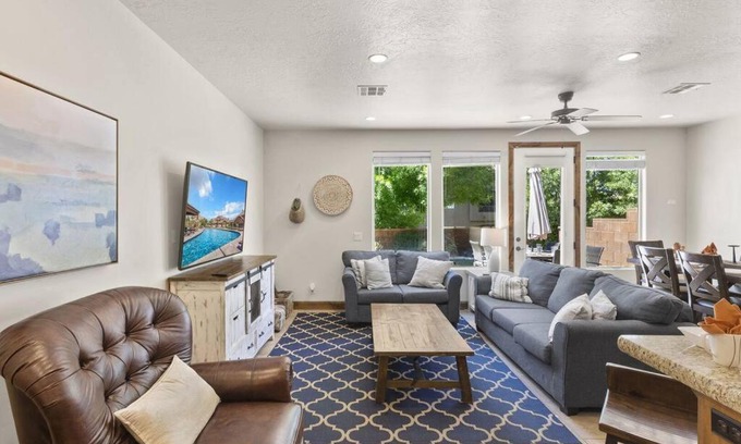 Washington House | 4178Escape to Coral Ridge2 PS4-pros, Lazy Boys, Games, and More!