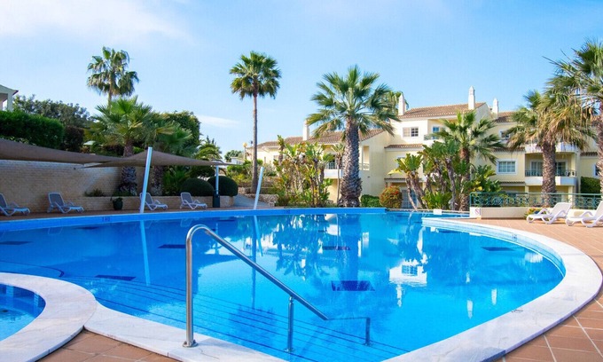 Carvoeiro Ski Chalet | 42 Presa do Moura, beautiful townhouse on stunning complex with pool and gym!