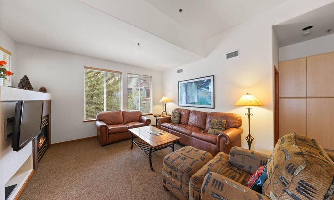Olympic Valley Condo | 422 | Griller’s Retreat - 2BD King + Bunks. Pool!