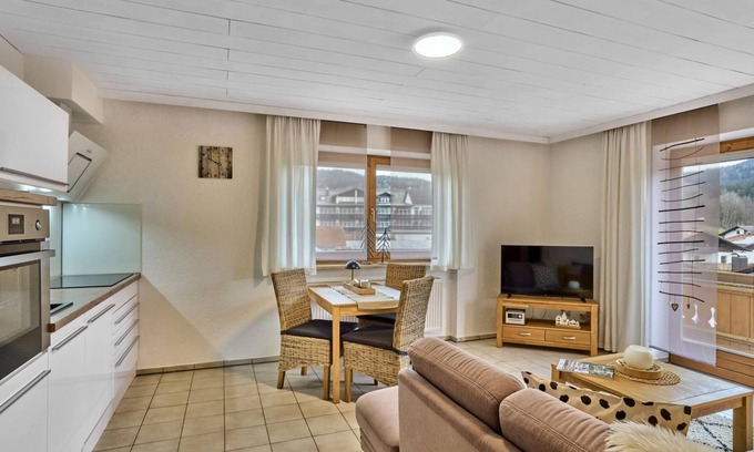 Silberberg Apartment | 42qm große, gemütlich eingerichtete FeWo mit eigenem Balkon