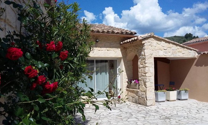 Buis-les-Baronnies House | 43 m² Gîte ∙ 1 bedroom ∙ 2 guests