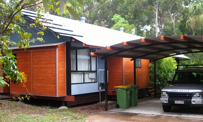 Rainbow Beach House | 43 Satinwood Drive - Rainbow Shores. Pet Friendly and Air Conditioned!