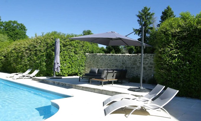 Dompierre-les-Eglises House | 430 m² House ∙ 6 bedrooms ∙ 18 guests