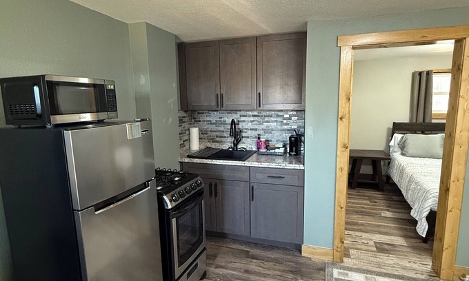 Walden Hotel | 441 LaFever St