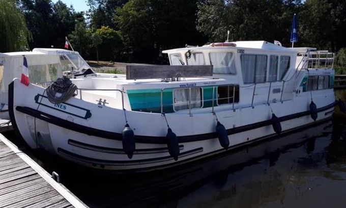 Chenille-Change Boat Rental | 45 m² Houseboat ∙ 3 bedrooms ∙ 7 guests