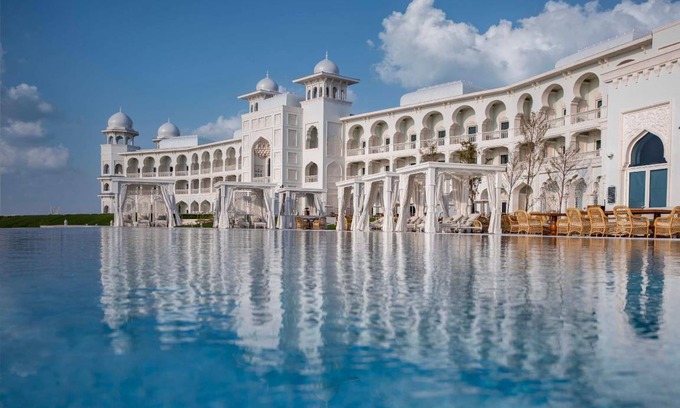 West Bay Hotel | 459 m² Hotel ∙ 5 bedrooms ∙ 11 guests