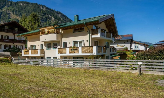 Mayrhofen Apartment | 48 m² Apartment ∙ 2 bedrooms ∙ 4 guests