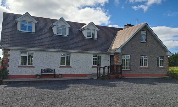 Kilmovee House | 480 m² House ∙ 5 bedrooms ∙ 13 guests