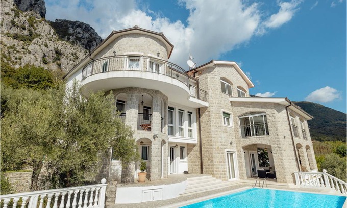 Sasovici House | 490 m² House ∙ 6 bedrooms ∙ 12 guests