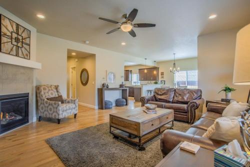 Colorado Springs House | 4BD Pikes Peak Views Minutes to Hiking & Dining