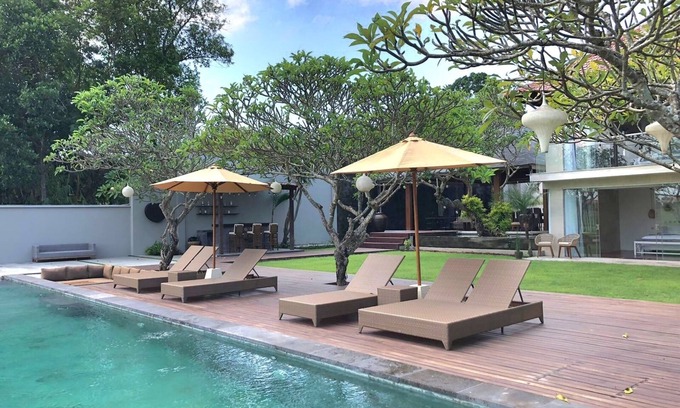 Babakan Villa | 4Bedrooms villa with views of rice field, mountain, & sunset w/spacious garden.n