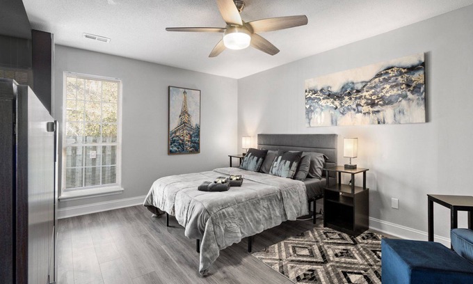 Charlotte House | 4BR at Kingfisher Drive