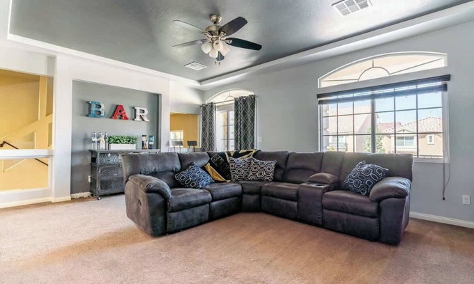 Enterprise House | 4BR Home w/Parking, Close to Everything in Vegas!