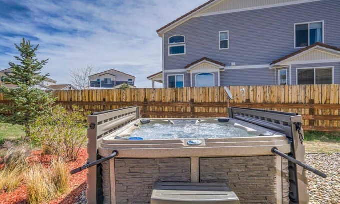 Peyton House | 4BR|Hot Tub Pool Table, Ping Pong, Foosball!