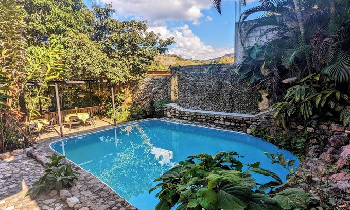 Copan Ruinas House | 4BR House w/Pool, BBQ area & Terrace - Near Central Park & Macaw Mountain!