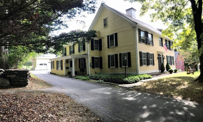 Norwichtown House | 4BR Large Historic Hidden Gem in Norwich with Pool