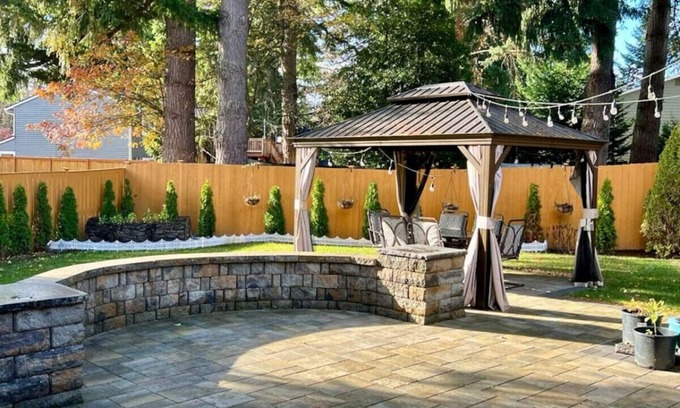 Kingsgate House | 4BR Luxurious Home, Backyard + Gazebo + Jacuzzi