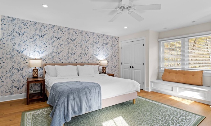 East Haven  Rutland County House | 4BR Luxury Retreat Year-Round Escape Near Pico, Killington and Mountain Top Inn!
