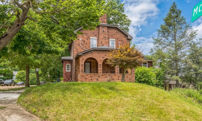 Wilkinsburg House | 4BR Pitt Suburbs Gem
