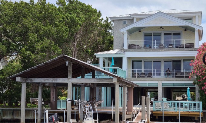 Steinhatchee House | 4level 6BR6B Riverfrnt hse,w/elevator,sleeps 25;boat dock, hot tub, golfCartLimo