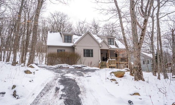 Nellysford House | 4min to Ski! HotTub PoolTable Game/MovieRoom Grill