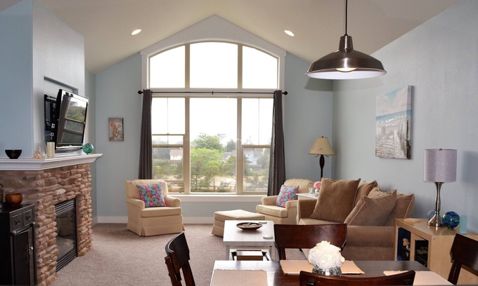 Seaside Condo | 4th Floor (top floor) Fantastic River and Tillamook Head Views from Living Room