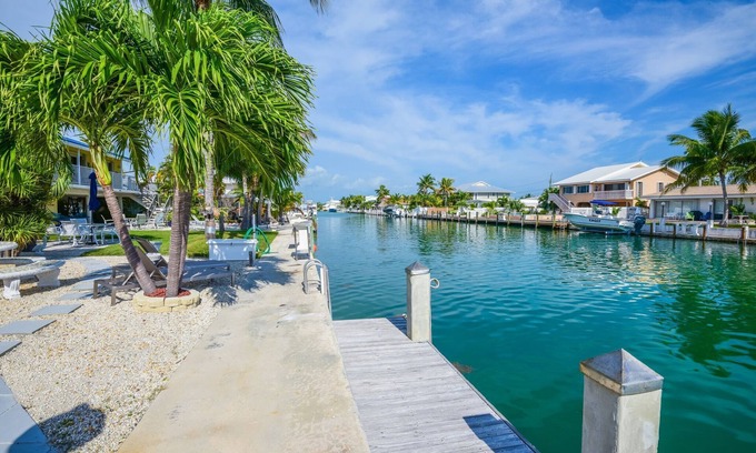 Key Colony Beach House | 4YR New- 2bed 2bath, 37ft Dock, Cabana Club, Kayak & Bikes- UPDATED