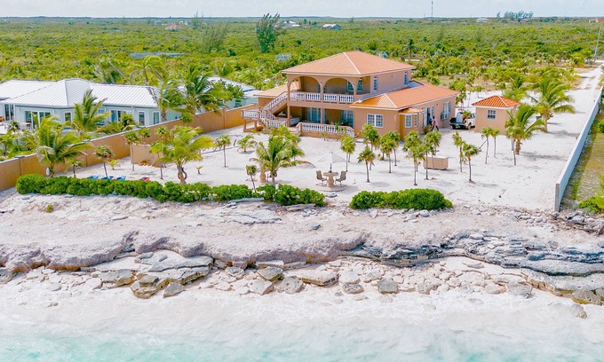 Whitby Villa | 5 Bdr Beachfront Home-Turks & Caicos