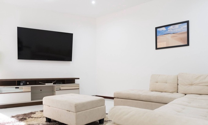 Praia House | 5 bdr house near Praça Center, AC & Wifi - LCGR