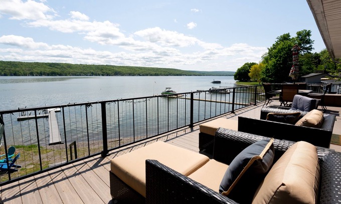 Geneseo House | 5-Bdrm Lakefront Retreat w.Charming Guest House: 15 mins to Letchworth, Geneseo