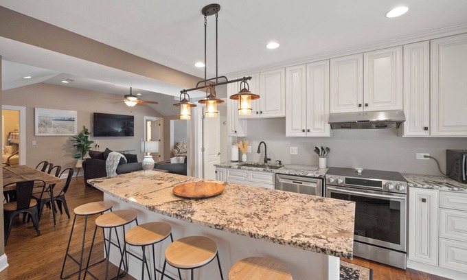 Fremont House | 5 bed/3 Bath Home in the Heart of Fremont! Steps from the beach and boat launch!