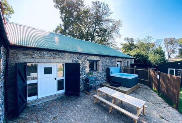 Isle of Thanet House | 5 Bed Barn Conversion - with private hot tub