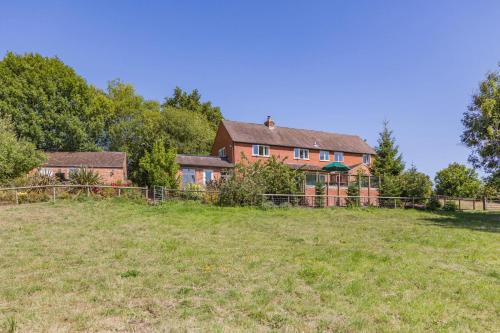 Clows Top House | 5 Bed in Clows Top oc-m32976