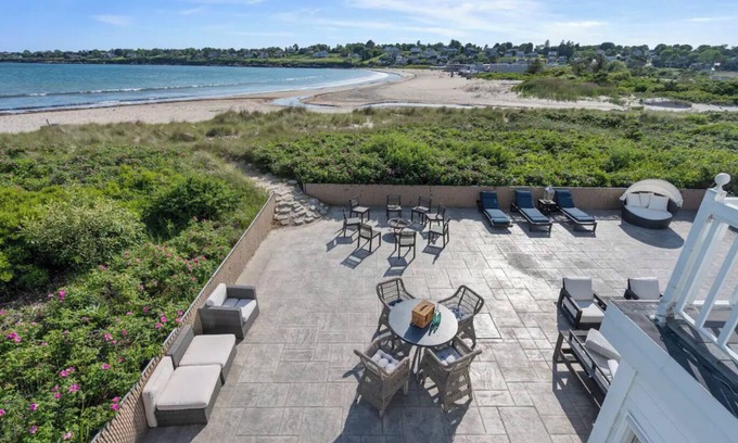 Bonnet Shores House | 5-bed Waterfront Beach house with DIRECT access to Private Kelly Beach in Bonnet