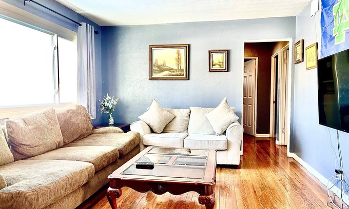 South Bend House | 5 bedroom 2 bath house, walk to Notre Dame, safe area
