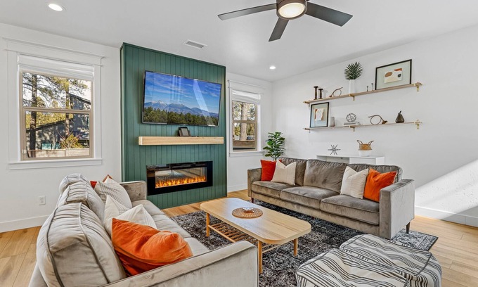 Flagstaff House | 5 Bedroom 3 bath, less than 5 miles from Downtown Flagstaff/NAU