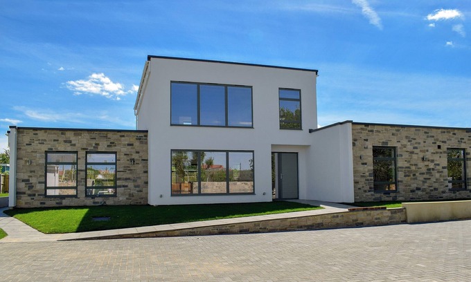 Freshwater Cottage | 5 bedroom accommodation in Colwell Bay, near Yarmouth
