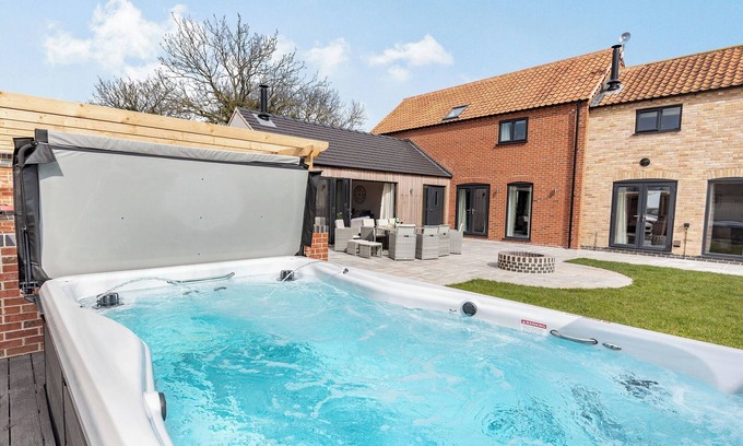 Alford Cottage | 5 bedroom accommodation in Willoughby, near Alford