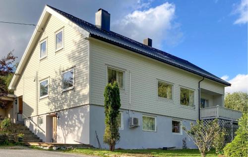 Hundeidvik House | 5 Bedroom Gorgeous Home In Hundeidvik