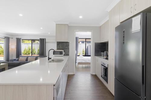 Geographe House | 5 Bedroom Home meters from the beach