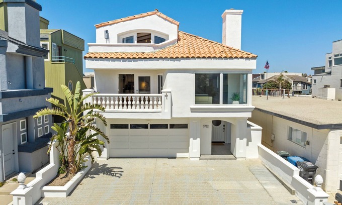 Hollywood Beach House | 5 beds 4 Bedroom 5 bath New Seaside Oasis pool/ping pong table