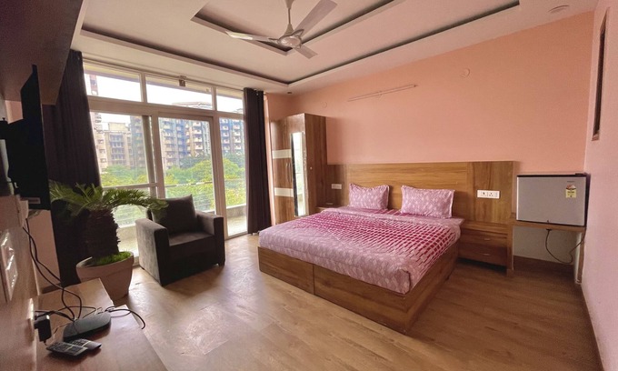 Gurugram House | 5 BHK entire floor best for parties