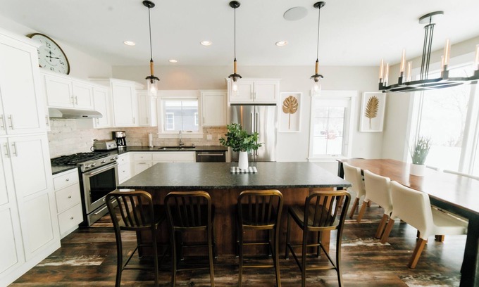 Nisswa Cottage | 5 BR Lake House on Shores of Beautiful Gull Lake - Families or Couples Getaway