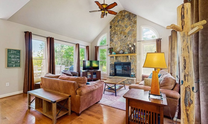 Mineral House | 5 BR lakefront home with private dock, boathouse and firepit/kayaks