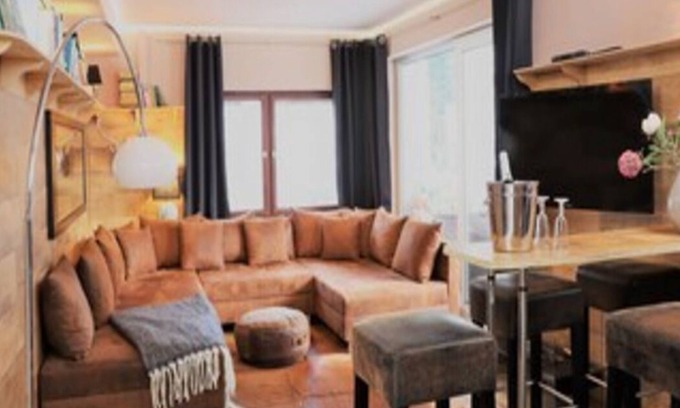 Munchen District Condo | 5* Chalet ambience with large garden | 15 min Munich City | 10 min Oktoberfest