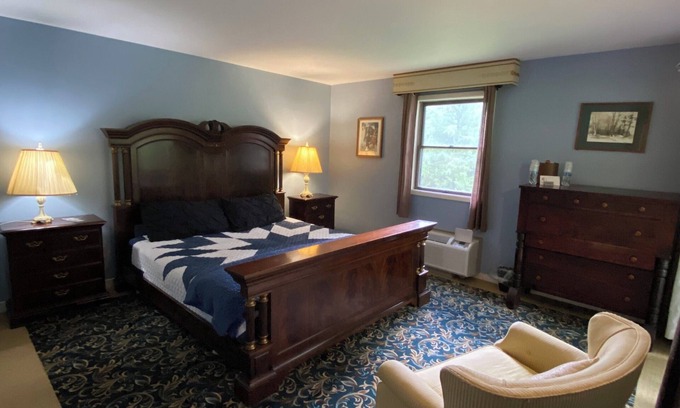 Cooksburg Apartment | 5-Clarion Room King