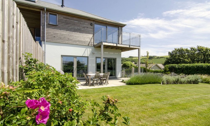 Bantham House | 5* cosy, dog-friendly holiday cottage with exceptional views of nearby beach