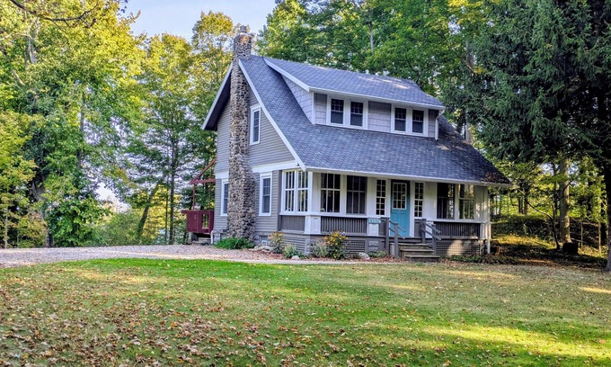 East Springfield House | 5 lakefront acres with DIRECT beach access from property