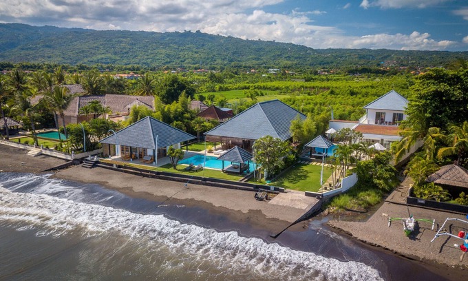 Dencarik Villa | 5 Lovina Beach Villa 20p, for big Groups! Yoga and Meditation!